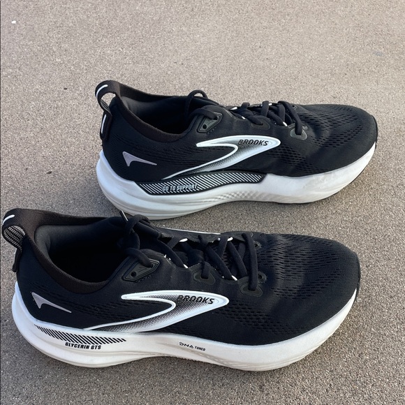 Brooks Shoes - 🙌🏼 Brooks Women’s Glycerin 22 GTS Stability Shoes - size 9 wide